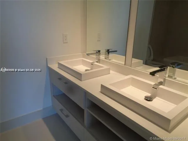 45 SW 9th St #2709 Miami, FL 33130