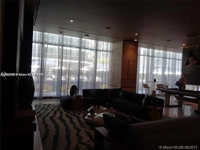 45 SW 9th St #2709 Miami, FL 33130