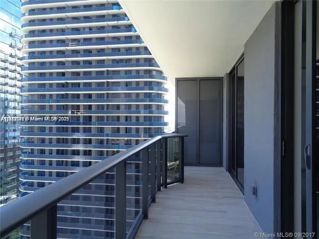 45 SW 9th St #2709 Miami, FL 33130
