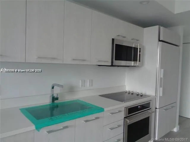 45 SW 9th St #2709 Miami, FL 33130