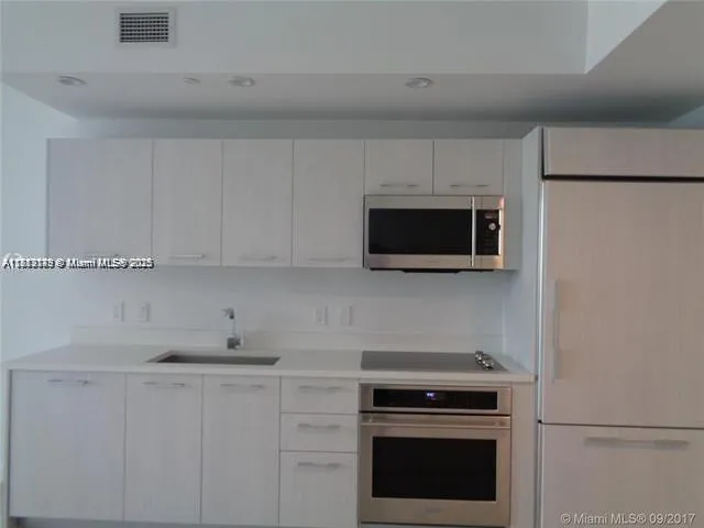 45 SW 9th St #2709 Miami, FL 33130