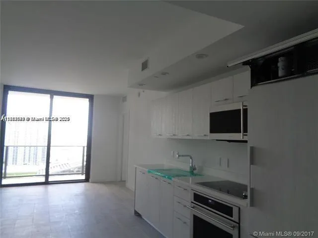 45 SW 9th St #2709 Miami, FL 33130