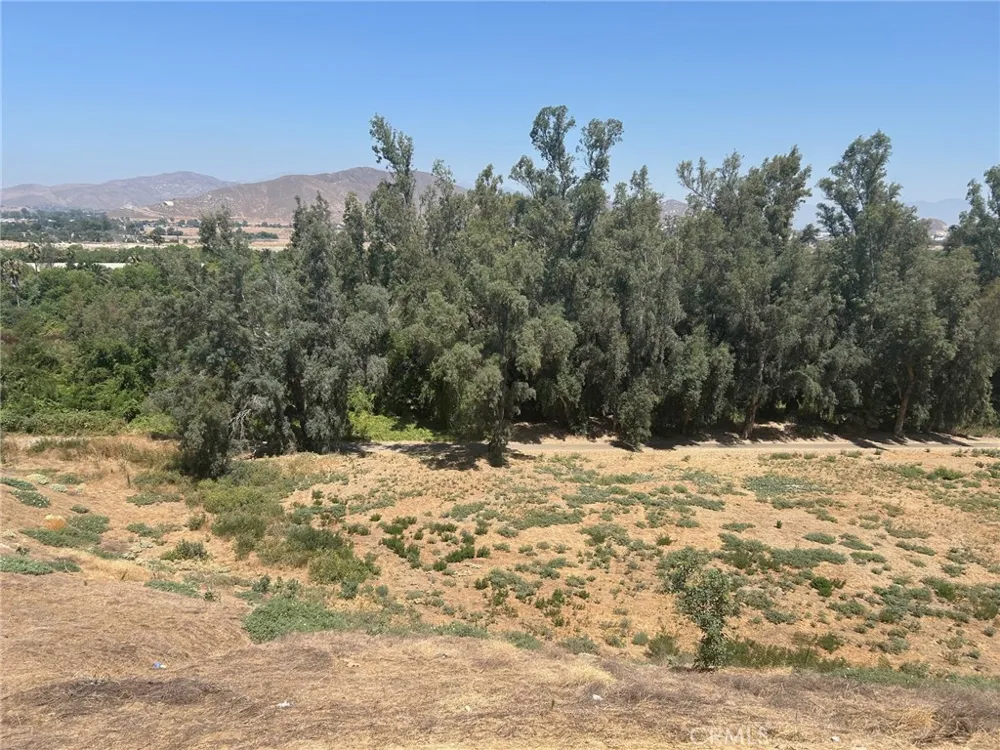 INDIAN HILL ROAD Riverside, CA 92501