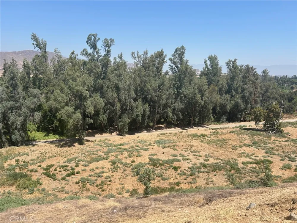INDIAN HILL ROAD Riverside, CA 92501