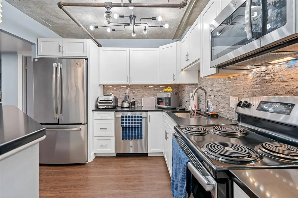 400 E COLONIAL DRIVE #207 Orlando, FL 32803