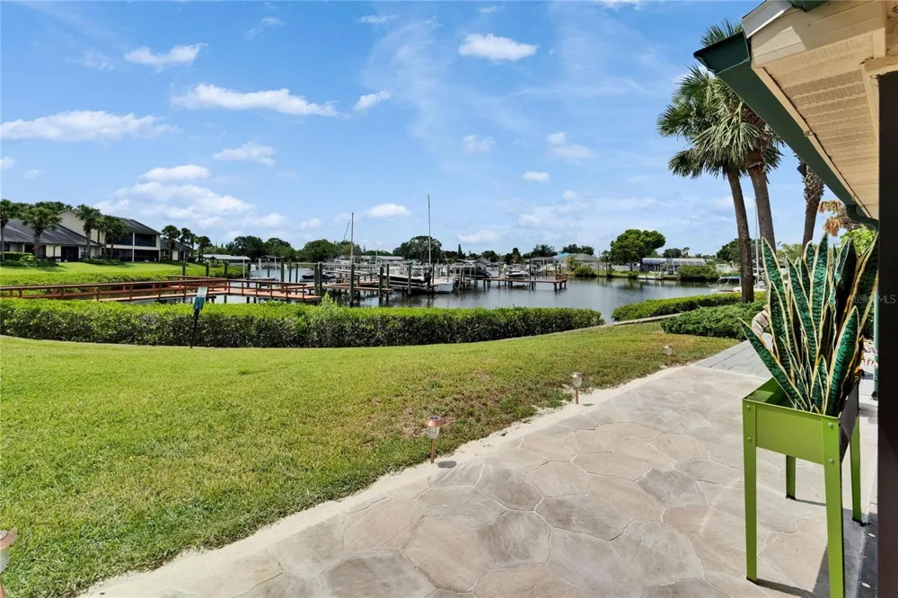 644 YARDARM DRIVE #22 Apollo Beach, FL 33572