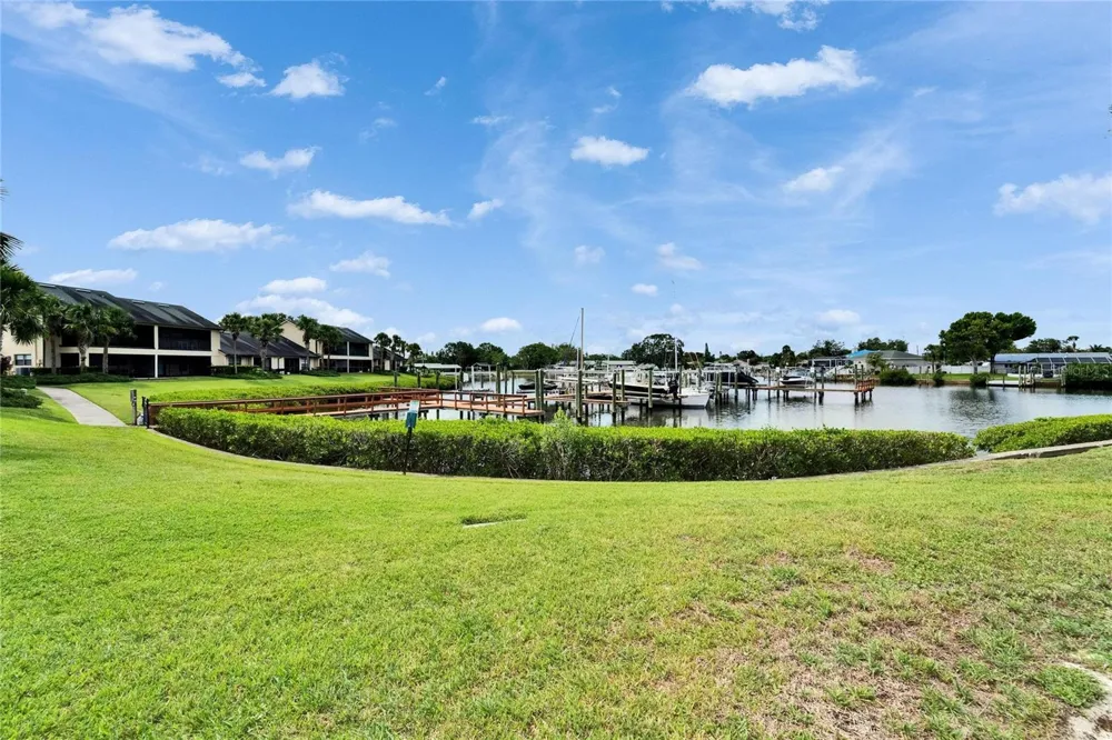 644 YARDARM DRIVE #22 Apollo Beach, FL 33572