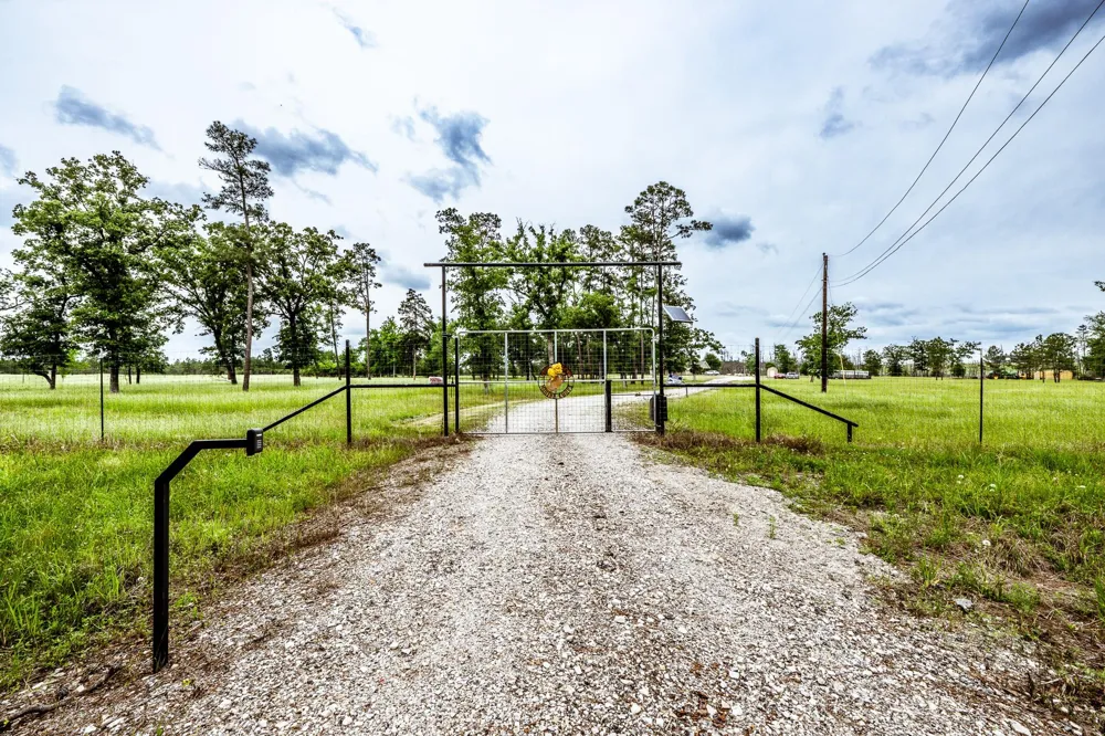 1916 Fm-247 Huntsville, TX 77320
