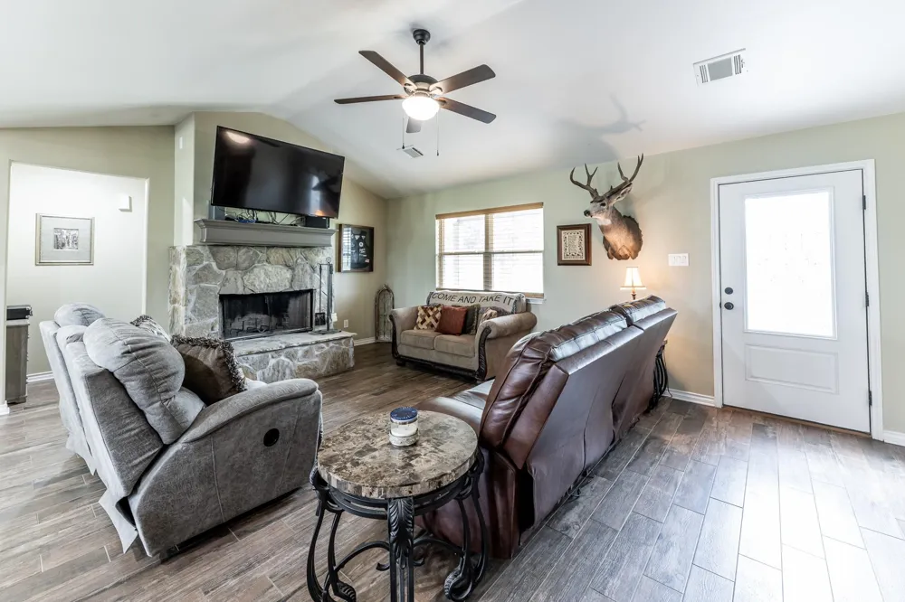 1916 Fm-247 Huntsville, TX 77320