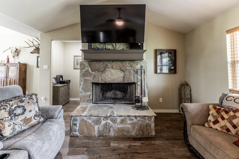 1916 Fm-247 Huntsville, TX 77320