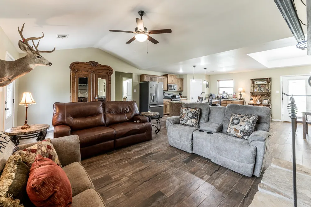 1916 Fm-247 Huntsville, TX 77320