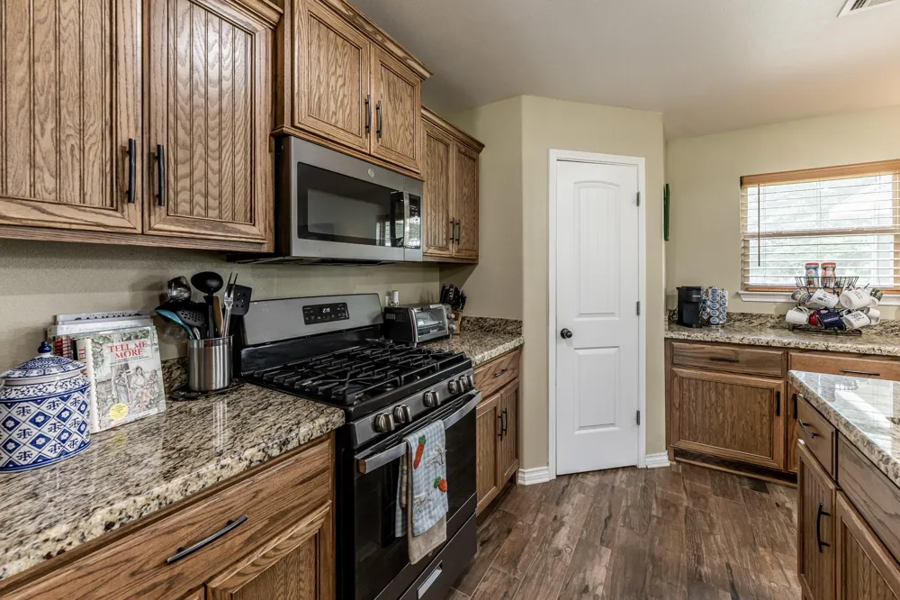 1916 Fm-247 Huntsville, TX 77320