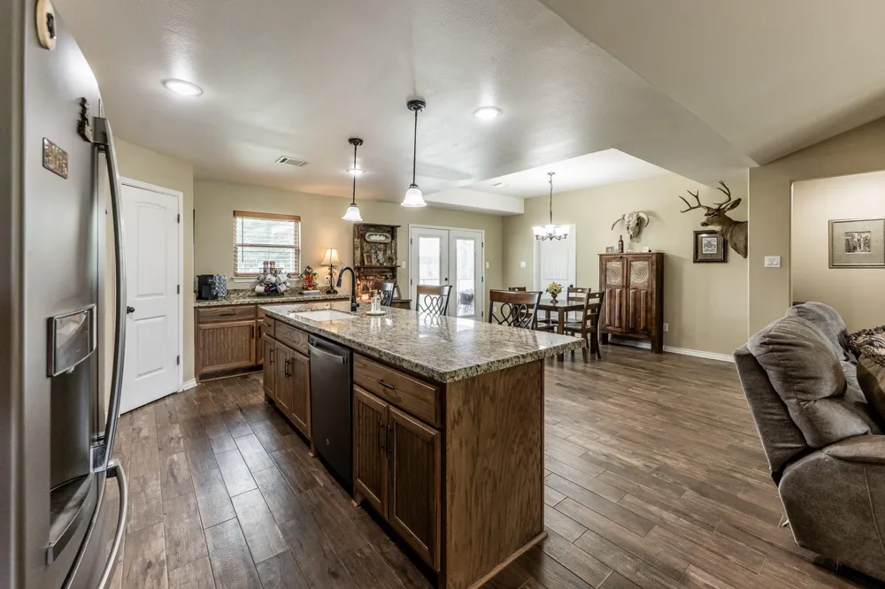1916 Fm-247 Huntsville, TX 77320