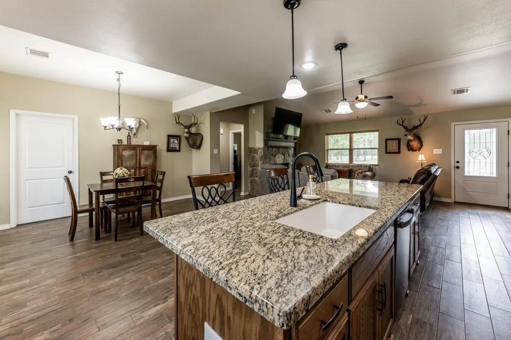 1916 Fm-247 Huntsville, TX 77320