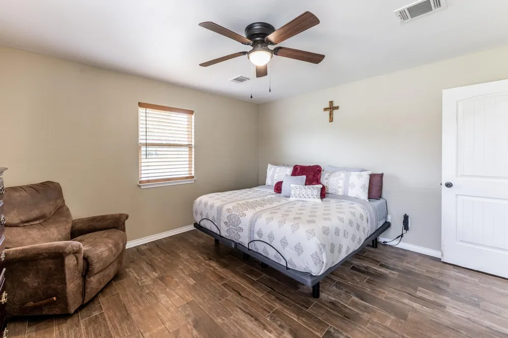 1916 Fm-247 Huntsville, TX 77320