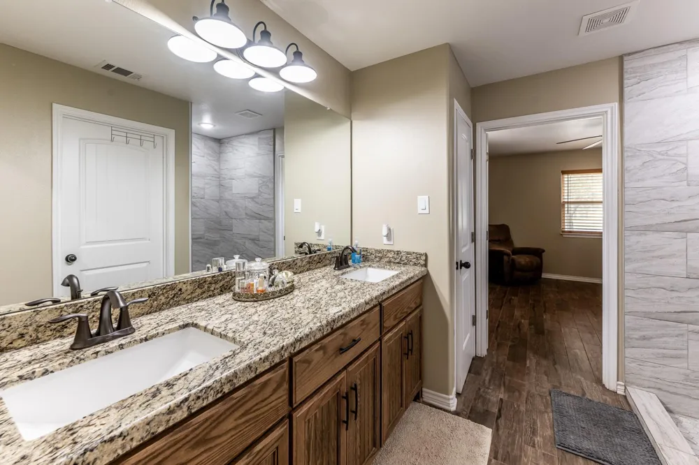 1916 Fm-247 Huntsville, TX 77320