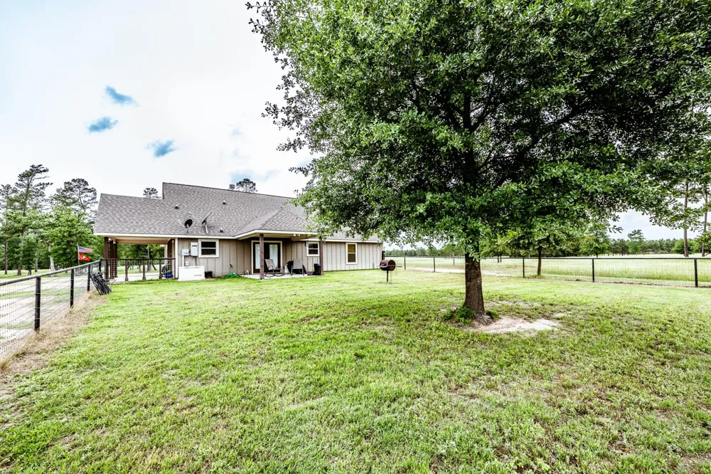 1916 Fm-247 Huntsville, TX 77320