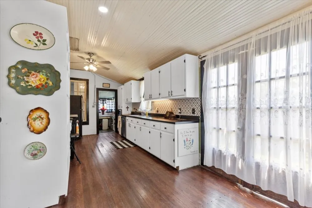 3848 S Highway 304 Rosanky, TX 78953