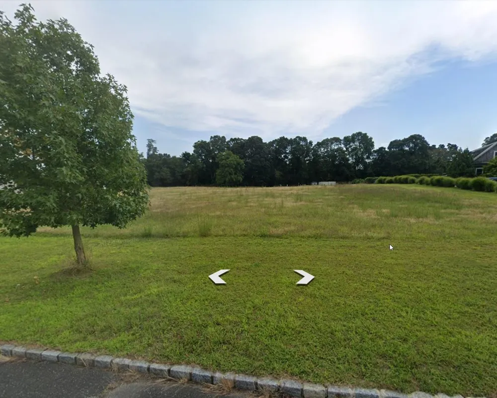 8 Lois Lane Southampton, NY 11968