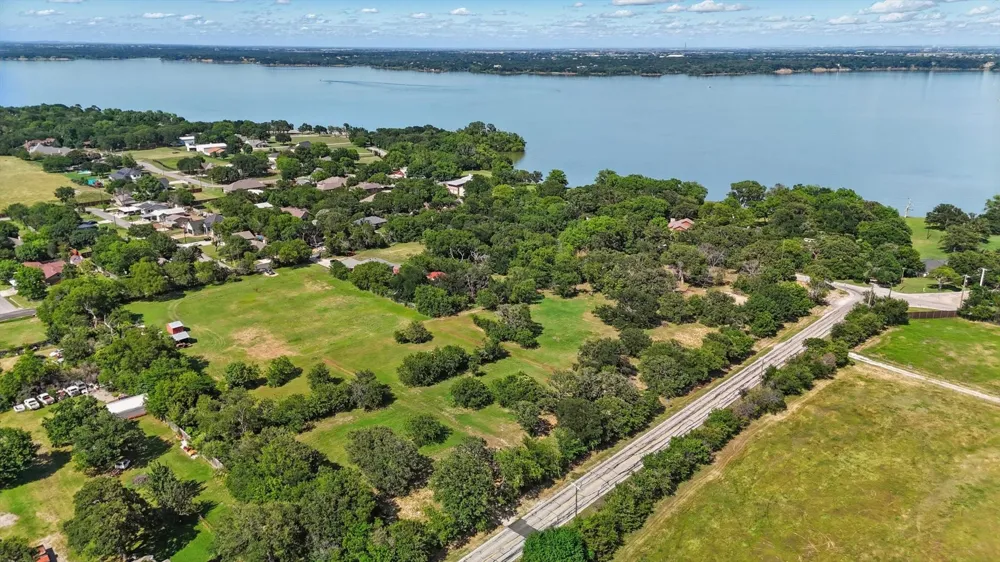 122 W Shady Shores Road Shady Shores, TX 76210