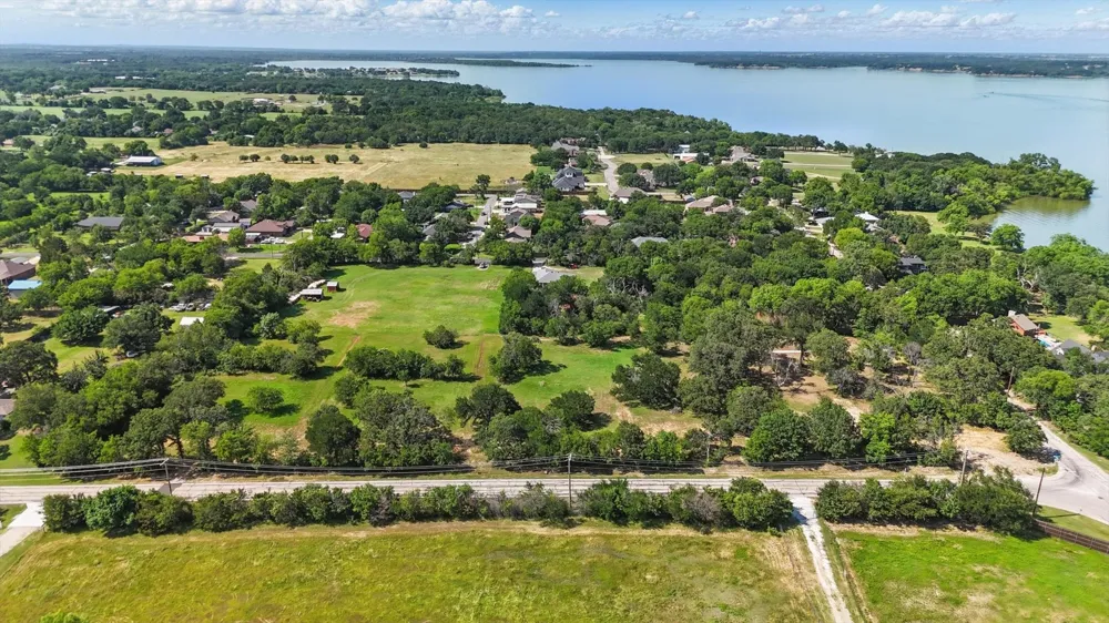 122 W Shady Shores Road Shady Shores, TX 76210