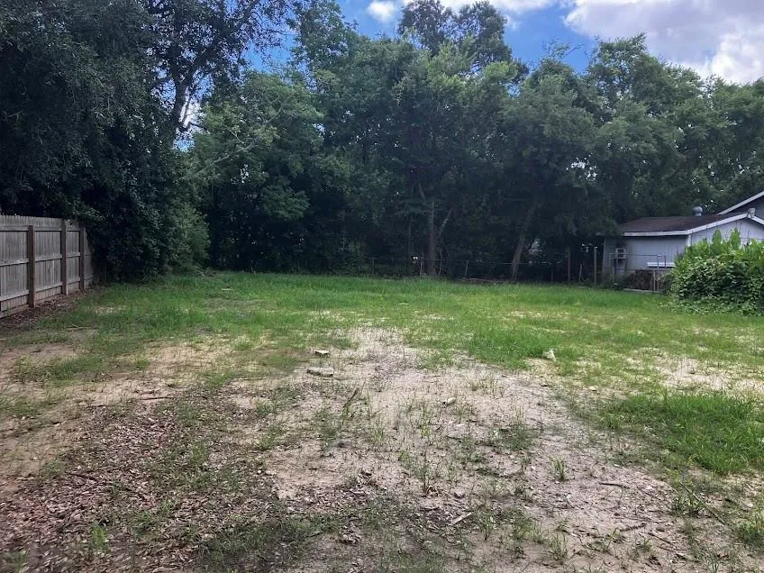 6136 25th Street Groves, TX 77619