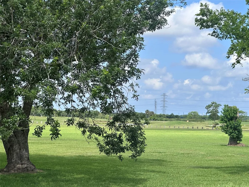 3615 Austin Lane Freeport, TX 77541