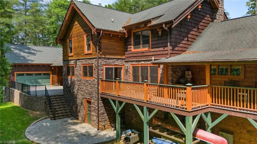 5626 Rocky Falls Lane Lenoir, NC 28645