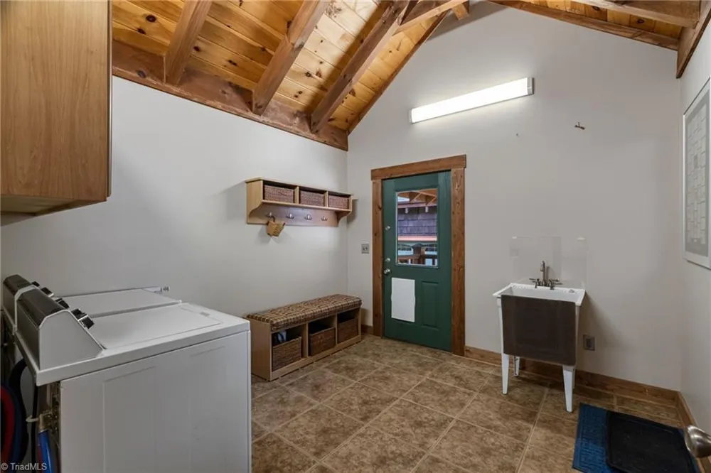 5626 Rocky Falls Lane Lenoir, NC 28645