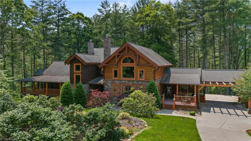 5626 Rocky Falls Lane Lenoir, NC 28645