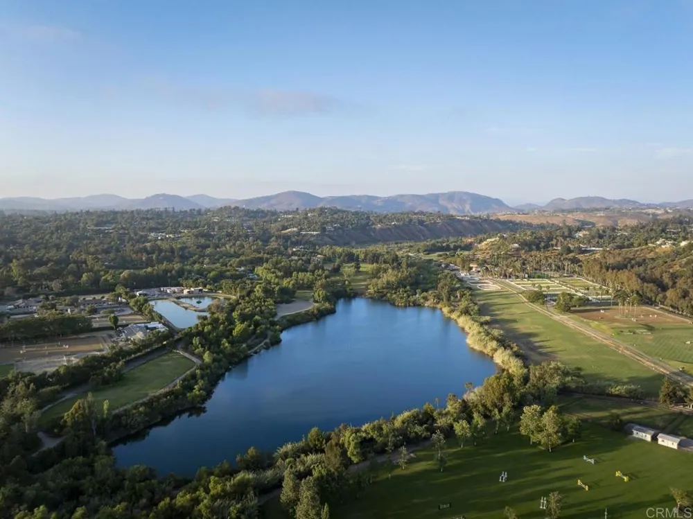16401 Calle Feliz Rancho Santa Fe, CA 92067