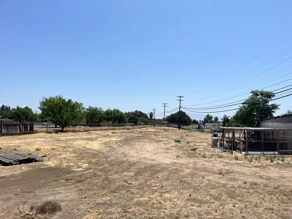 1600 Kentucky Street Bakersfield, CA 93305