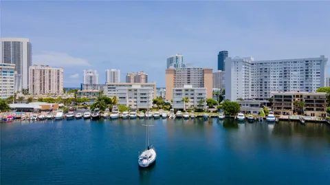 120 Golden Isles Dr #33B