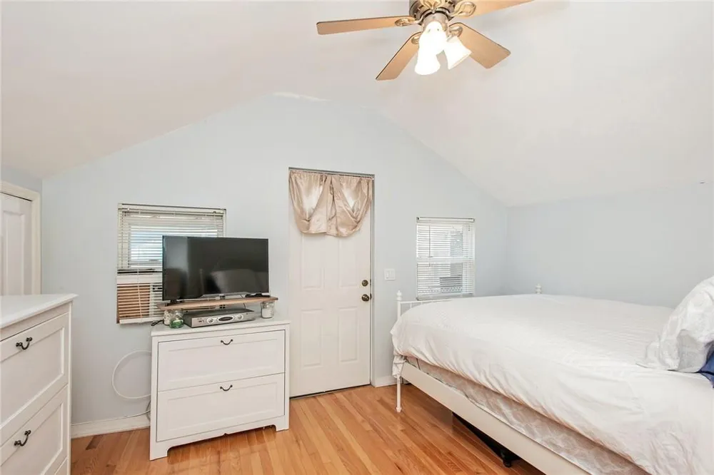 25 B Edgewater Park #25 B Bronx, NY 10465