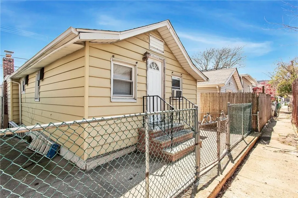 25 B Edgewater Park #25 B Bronx, NY 10465