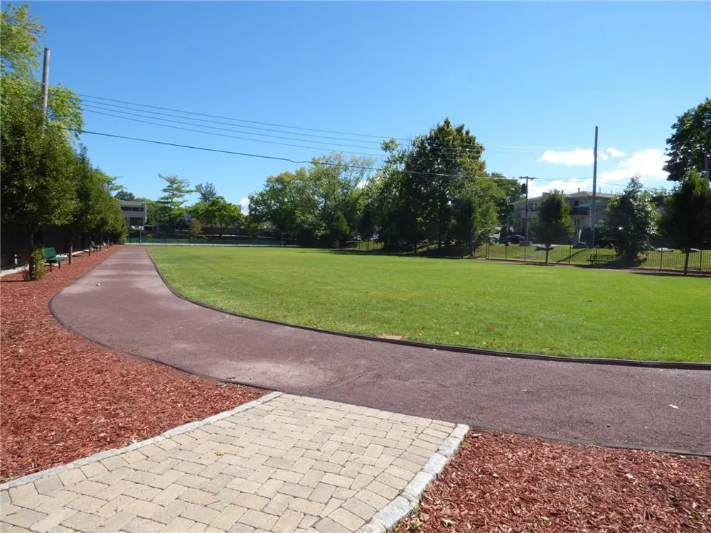 25 B Edgewater Park #25 B Bronx, NY 10465