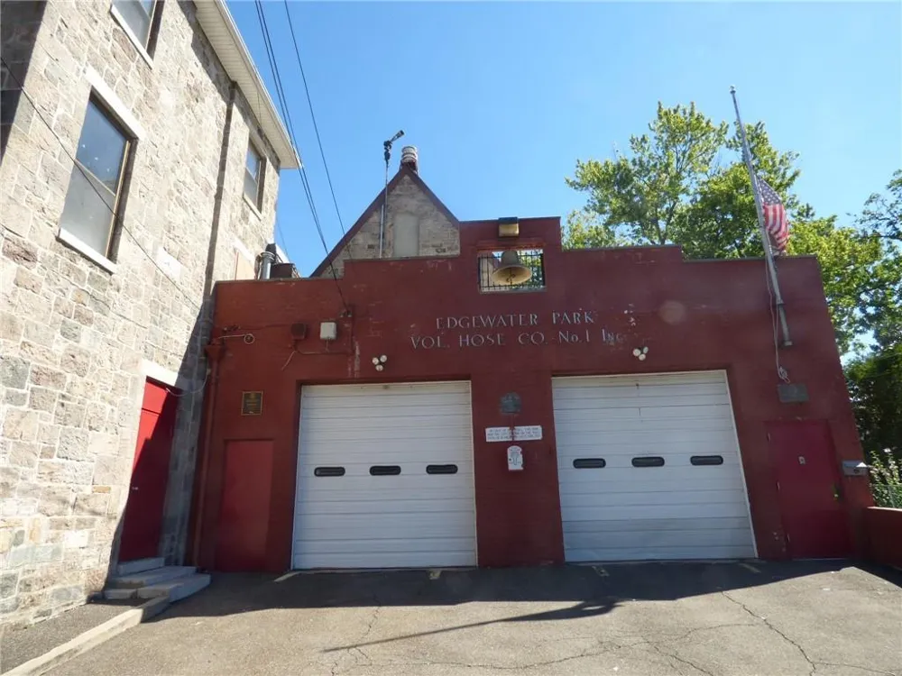 25 B Edgewater Park #25 B Bronx, NY 10465