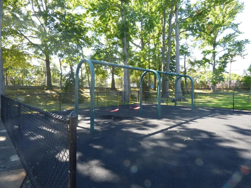 25 B Edgewater Park #25 B Bronx, NY 10465