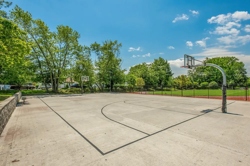 25 B Edgewater Park #25 B Bronx, NY 10465