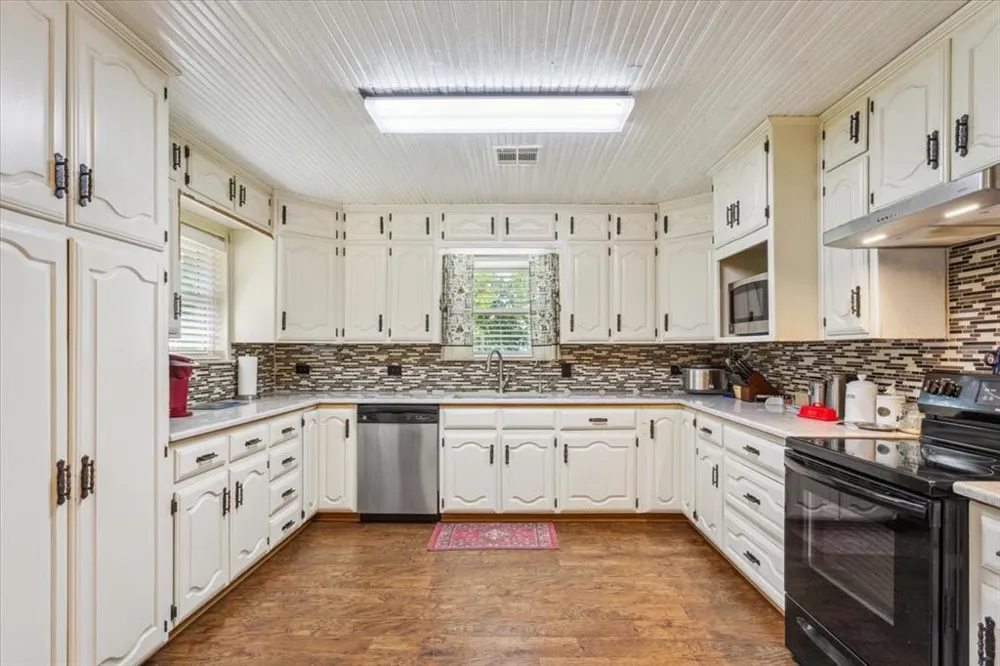 221 County Road 157 Riesel, TX 76682