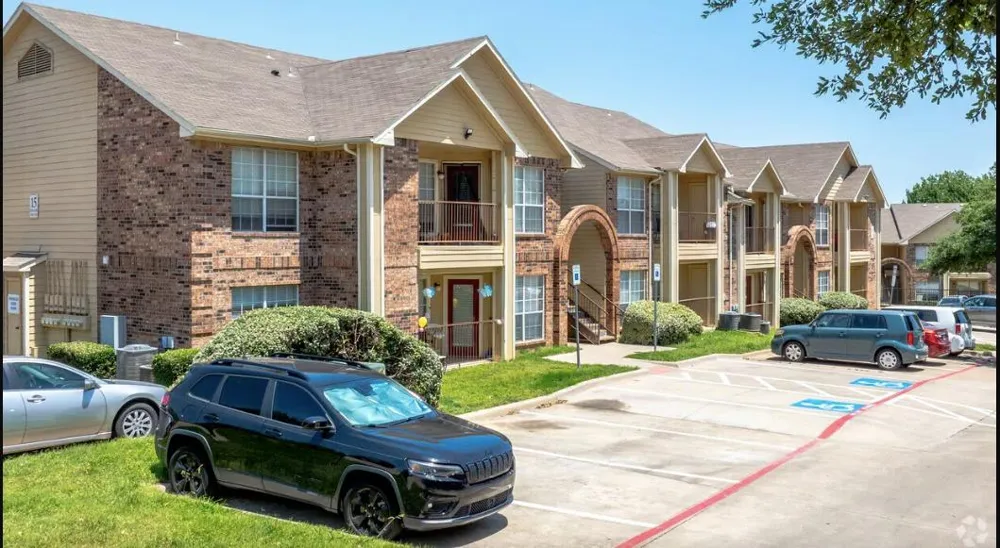 601 E Ash Ln Euless, TX 76039