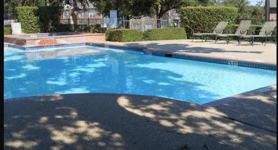 601 E Ash Ln Euless, TX 76039