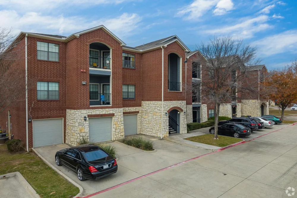 1350 Skyline Rd Grand Prairie, TX 75051
