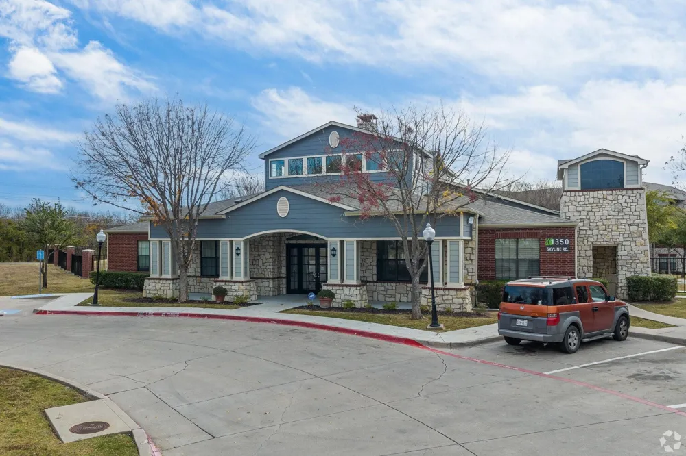 1350 Skyline Rd Grand Prairie, TX 75051