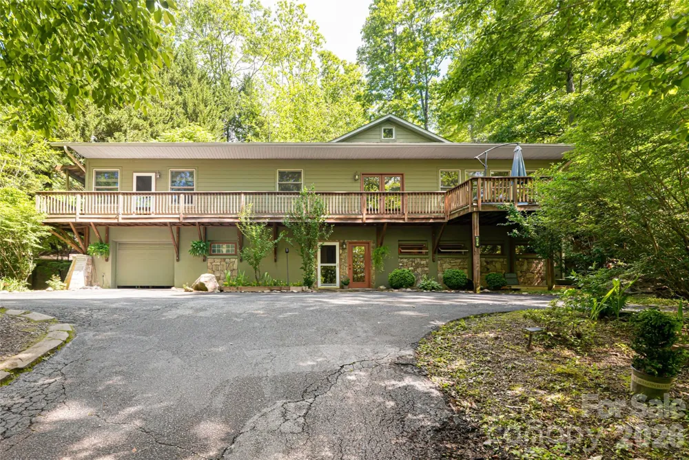 75 Cougar Lane Saluda, NC 28773