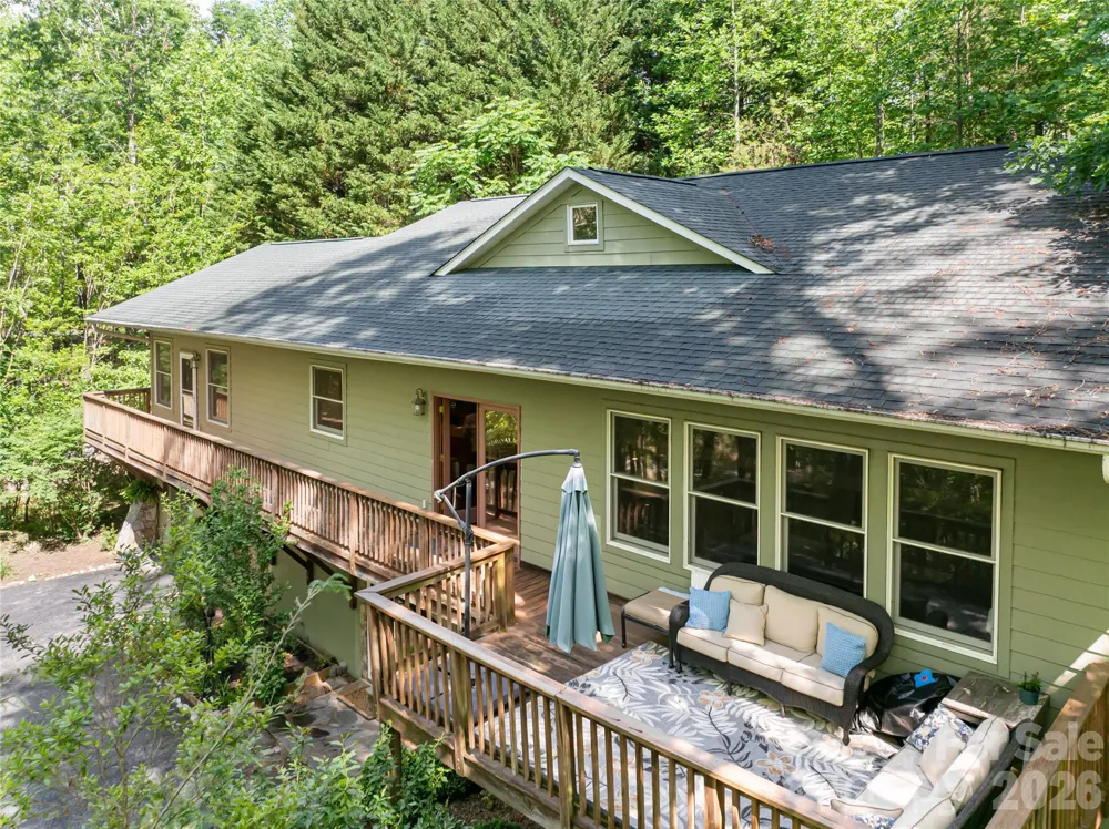 75 Cougar Lane Saluda, NC 28773