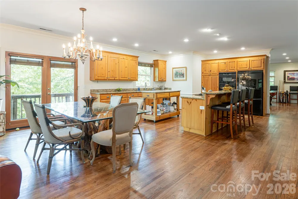 75 Cougar Lane Saluda, NC 28773