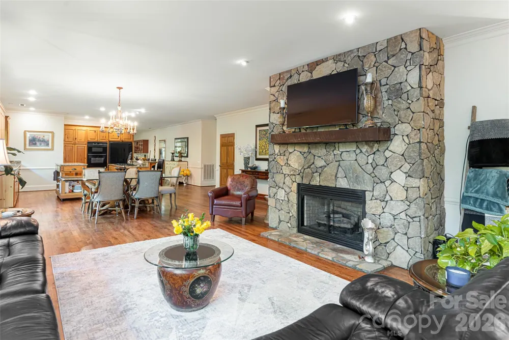 75 Cougar Lane Saluda, NC 28773