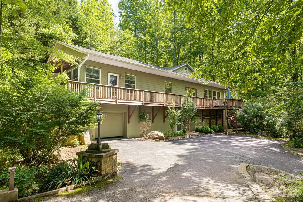 75 Cougar Lane Saluda, NC 28773