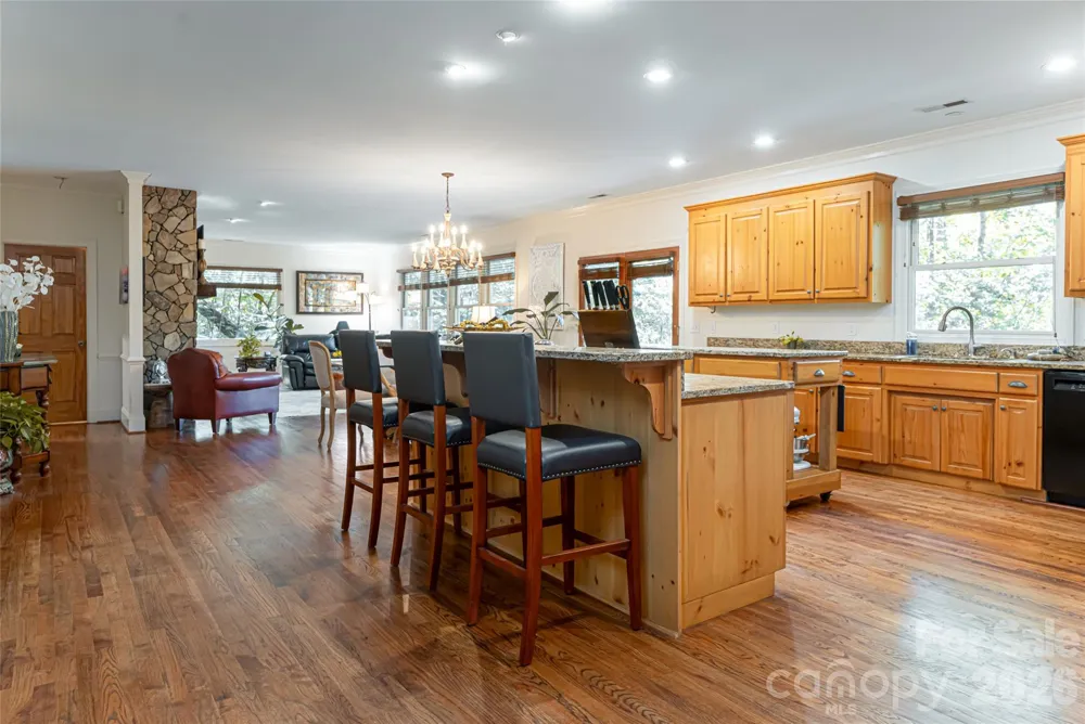 75 Cougar Lane Saluda, NC 28773